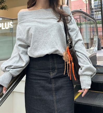 GeeRA（ジーラ）の「ラメオフショルスウェット（カットソー）」