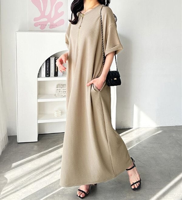 GeeRA（ジーラ）の「【ひんやり/着痩せ】ハーフジップ大人Ｔシャツワンピース（カットソーワンピース）」｜詳細画像