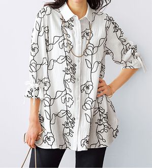 BELLUNA（ベルーナ）の「グラフィック風刺しゅう袖リボンチュニック（チュニック）」｜オフ白系