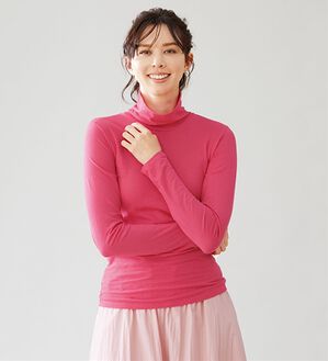 LAVIENNE（ラヴィエンヌ）の「カシミヤ入りシアー素材タートルネックインナー（肌着・インナーウェア）」｜ピンクレッド