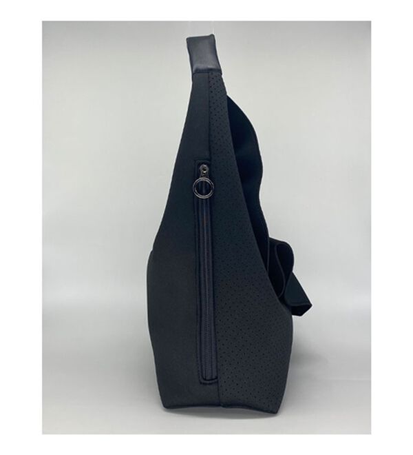 BELLUNA（ベルーナ）の「軽量大人フリル三角トート（ハンドバッグ）」｜詳細画像