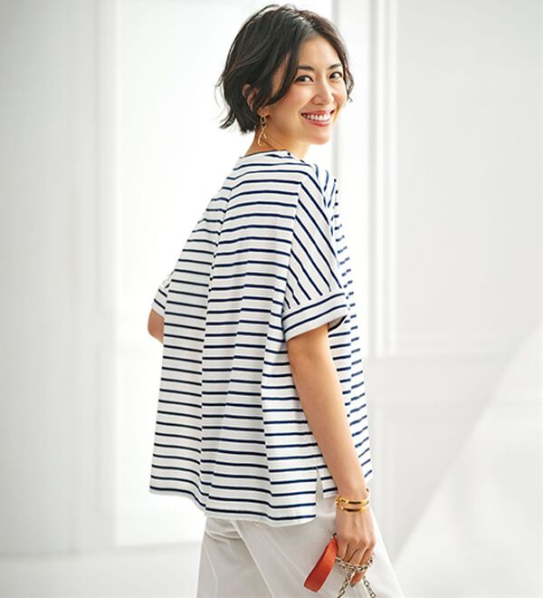 BELLUNA（ベルーナ）の「大人顔サマ見えゆったりＴシャツ（Tシャツ）」｜オフ白&times;ネイビー