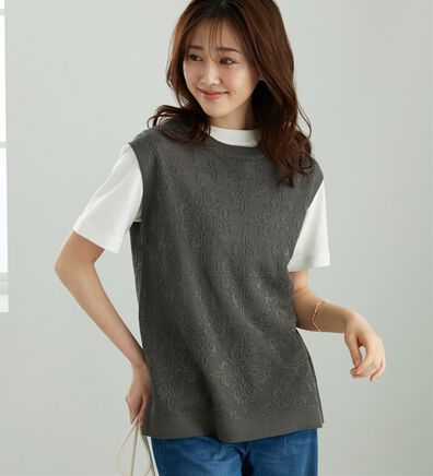 BELLUNA（ベルーナ）の「レース柄シアージャカードニットベスト（ベスト）」