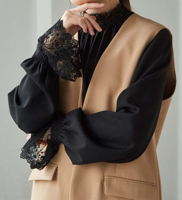 RANAN（ラナン）の「レースフリルプチハイネックブラウス（ブラウス）」｜詳細画像