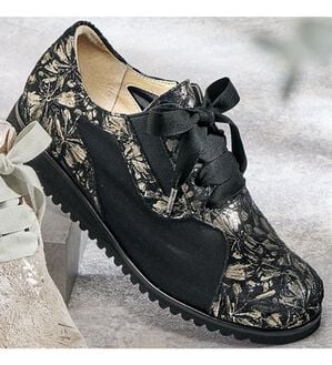 ルフラン（ルフラン）の「涼しげメッシュで快適！花柄レースアップシューズ（フラットシューズ）」｜ブラック