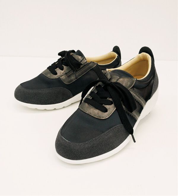 BELLUNA（ベルーナ）の「５Ｅサテン調レースアップスニーカー（スニーカー）」｜詳細画像