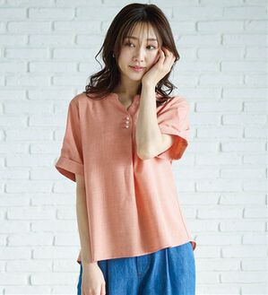 BELLUNA（ベルーナ）の「麻調合繊パール付タックデザインブラウス（ブラウス）」｜コーラル