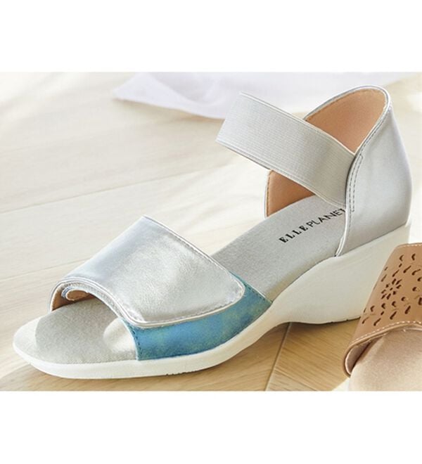 BELLUNA（ベルーナ）の「＜エル　プラネット＞ワイズ調節可能サンダル（サンダル・ミュール）」｜シルバー