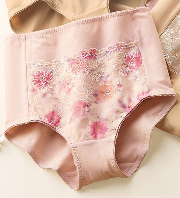 LAVIENNE（ラヴィエンヌ）の「はきやすい色だけの綿９５％華やかショーツ（ショーツ）」｜ピンクベージュ(レースプリント)