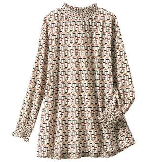 BELLUNA（ベルーナ）の「春に映えるプリントブラウス（アンサンブル）」｜幾何柄