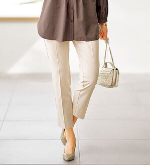 BELLUNA（ベルーナ）の「サマ見え！美脚テーパードパンツ（テーパードパンツ）」｜アイボリー