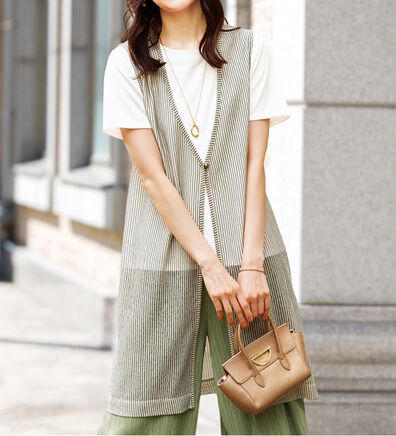 BELLUNA（ベルーナ）の「【2点セット】シアーストライプ素材ジレアンサンブル（アンサンブル）」