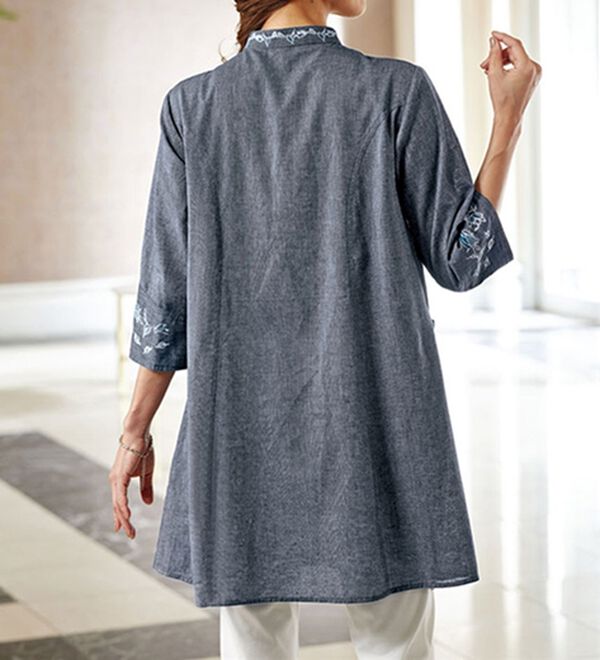 BELLUNA（ベルーナ）の「綿１００％シャンブレーパネル配色刺しゅうオーバーブラウス（チュニック）」｜詳細画像