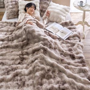 iellio（イエリオ）の「ぽこぽこボリュームファー軽寝具＜毛布・ハーフケット・クッションカバー＞（毛布・ブランケット）」｜ブラウン