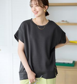 Viola e Viola（ヴィオラ エ ヴィオラ）の「ひんやりなめらかダンボール裾ジップチュニック（チュニック）」｜チャコール