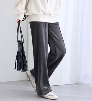 Viola e Viola（ヴィオラ エ ヴィオラ）の「毛布のような温かさ　楽ぽか裏ファーストレートパンツ（フルレングスパンツ）」｜チャコール／スリム