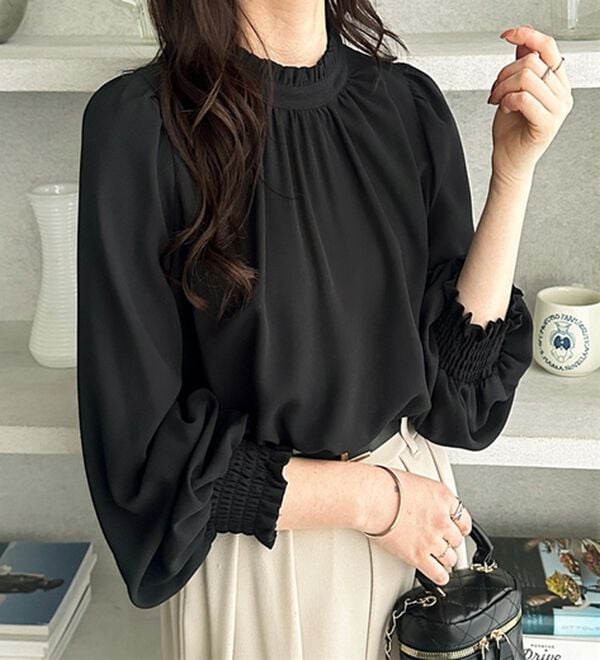 GeeRA（ジーラ）の「フリル衿バルーンスリーブブラウス（ブラウス）」｜ブラック