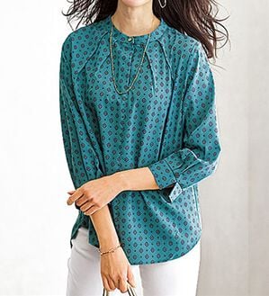 BELLUNA（ベルーナ）の「前ボタンデザイン小紋柄ブラウス（ブラウス）」｜ブルー系