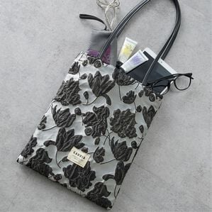 iellio（イエリオ）の「テクスチュールトート＜トートバッグ・バッグ・Ａ４サイズ対応＞（トートバッグ）」｜ブラック