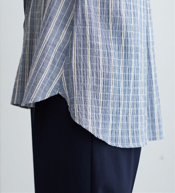 BELLUNA（ベルーナ）の「【お気軽シャツ】ぽこぽこ素材衿＆袖フリルデザインブラウス（ブラウス）」｜詳細画像