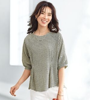 BELLUNA（ベルーナ）の「サッカー素材タック使いランタン袖プルオーバー（カットソー）」｜黒系