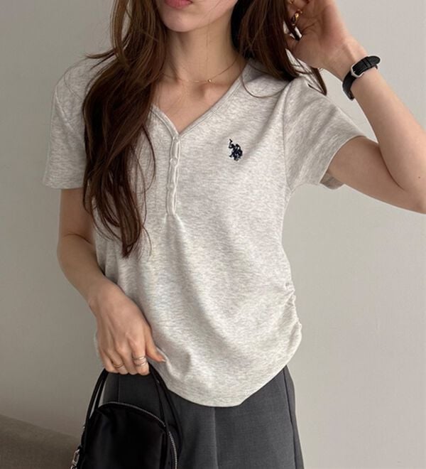 GeeRA（ジーラ）の「【ＵＳ．ＰＯＬＯ．ＡＳＳＮ】接触冷感Vネックヘンリーリブカットソー（カットソー）」｜詳細画像