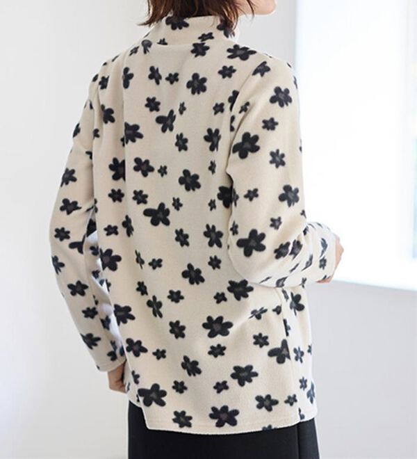 LAVIENNE（ラヴィエンヌ）の「薄手ストレッチフリースのプリントハイネック長袖（ニット・セーター）」｜詳細画像