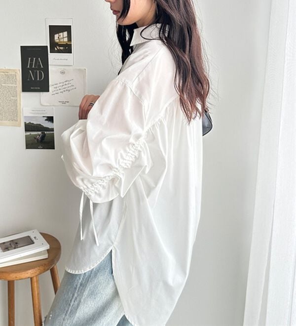 GeeRA（ジーラ）の「バックギャザー＆リボンデザインシャツ（シャツ）」｜詳細画像