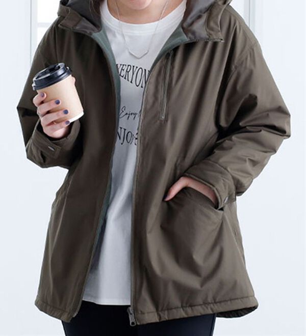 BELLUNA（ベルーナ）の「＜ｓｏｒａｆｕｋｕ＞中わたハンズフリージャケット（ハーフコート）」｜カーキ