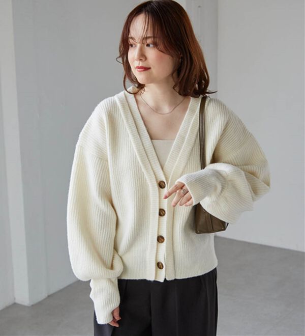 RANAN（ラナン）の「フロントレイヤードＶカーディガン（ニットカーディガン）」｜ホワイト