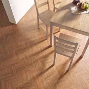 iellio（イエリオ）の「多機能クッションフロアシート＜簡単ロール式・フローリング調・防水・はっ水・日本製・抗菌・防カビ・防炎＞（カーペット）」｜ヘリンボーン