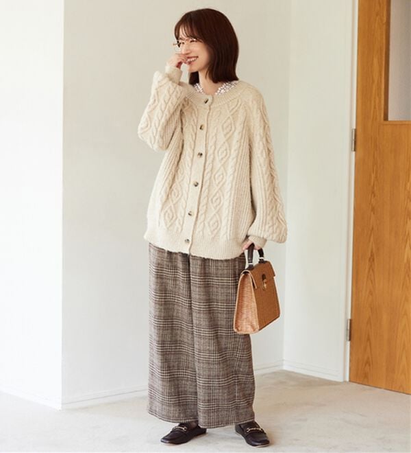 Viola e Viola（ヴィオラ エ ヴィオラ）の「あったか綿衿見せレーストップス【吸湿発熱&times;静電気防止】（カットソー）」｜詳細画像