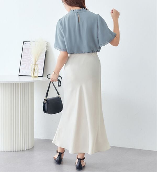 Viola e Viola（ヴィオラ エ ヴィオラ）の「フリル衿シフォンタックブラウス【半袖】（ブラウス）」｜詳細画像