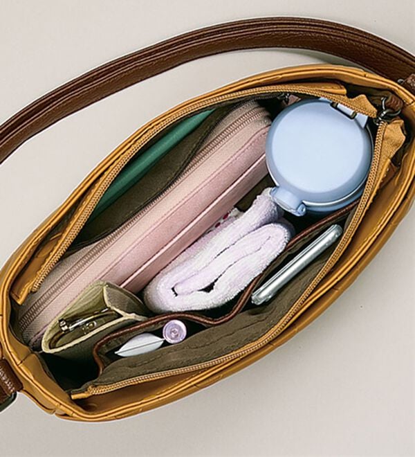 BELLUNA（ベルーナ）の「ドット型押ショルダーバッグ（ショルダーバッグ）」｜詳細画像