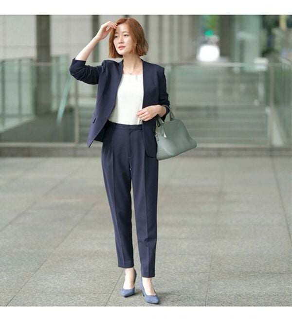 GeeRA（ジーラ）の「【ジャケット+パンツ】洗濯機で洗えるのびのび！ストレッチカットソーセットアップスーツ（パンツスーツ）」｜詳細画像