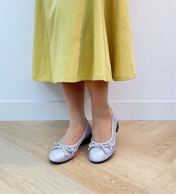 BELLUNA（ベルーナ）の「４Ｅ編み込みデザインリボンパンプス（パンプス）」｜詳細画像