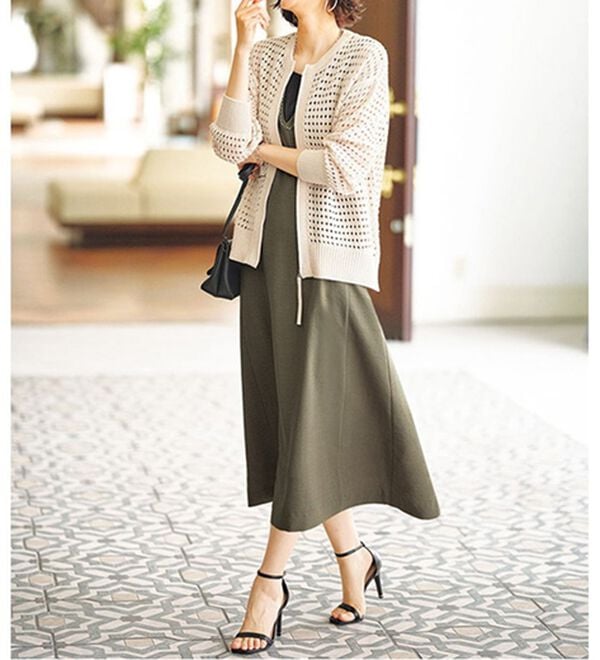 BELLUNA（ベルーナ）の「サラリ麻調素材Ｖネックジャンパードレス（ジャンパースカート）」｜詳細画像