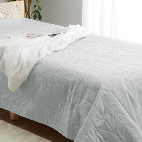 iellio（イエリオ）の「防水マルチカバー＜ソファカバー・ベッドカバー・ラグ・防水・抗菌防臭＞（ソファーカバー）」｜アイスグレー