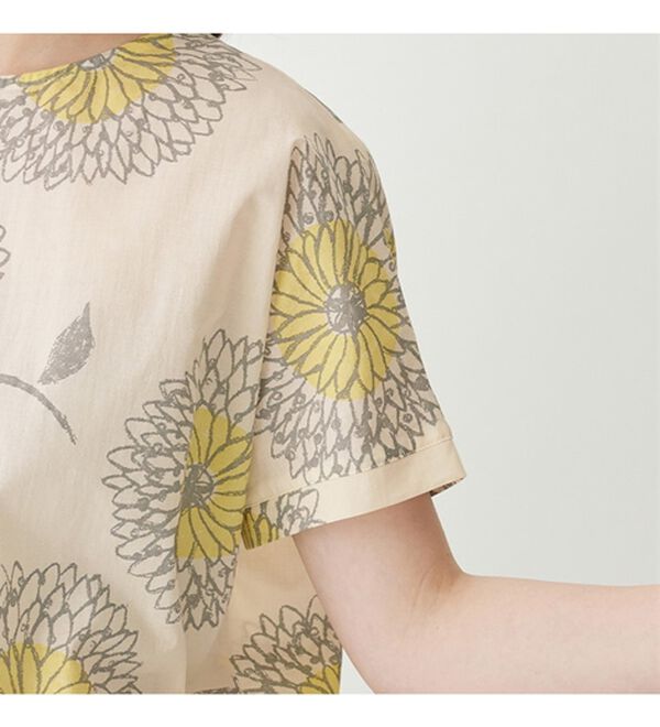 Viola e Viola（ヴィオラ エ ヴィオラ）の「綿１００％大きな花柄の裾ギャザーブラウス（ブラウス）」｜詳細画像