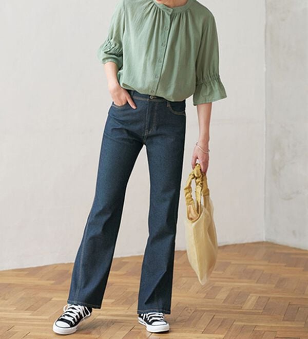 BELLUNA（ベルーナ）の「細見せ！セミフレアーデニムパンツ（フルレングスパンツ）」｜詳細画像