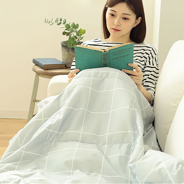 「おしゃれなダウンケット　ｊｕｌｌｙａｄａｍｓ＜羽毛肌掛布団＞（掛布団）」｜詳細画像