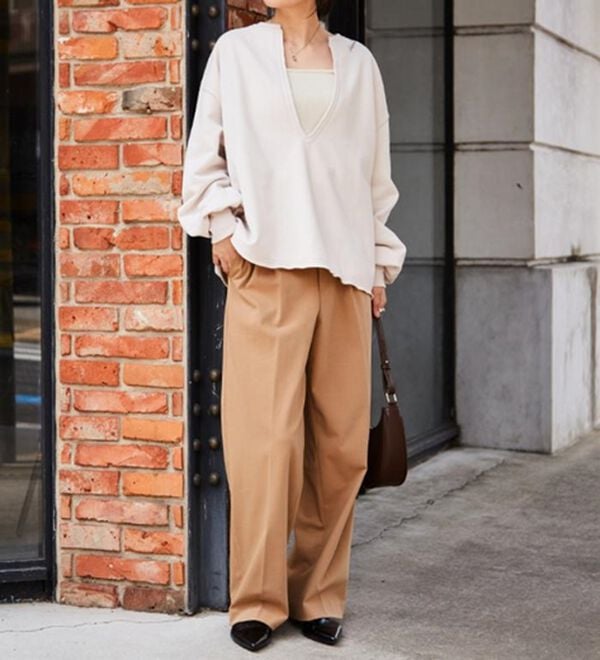 RANAN（ラナン）の「裏起毛Ｖネックロゴ刺しゅうスウェット（トレーナー・スウェット）」｜詳細画像