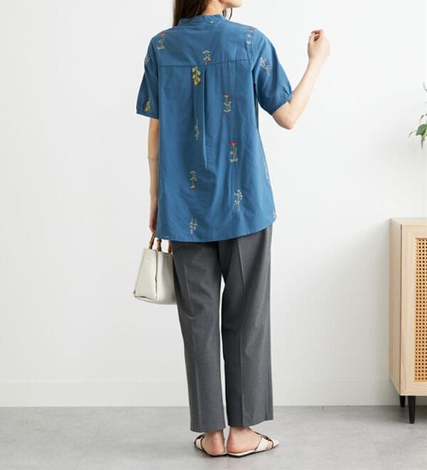 BELLUNA（ベルーナ）の「【Ｌａｇｒｉｌｕａ】花柄刺しゅうデザインチュニック（チュニック）」｜詳細画像