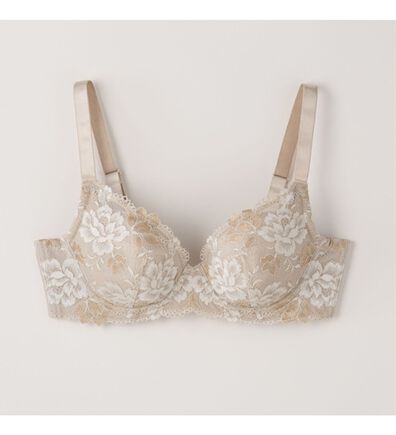 LAVIENNE（ラヴィエンヌ）の「グラマーさんの小胸見せブラ（ブラジャー）」