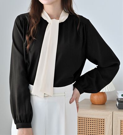 alotta（アロッタ）の「３ＷＡＹで着こなせる！ピン付き配色ボウタイブラウス（ブラウス）」