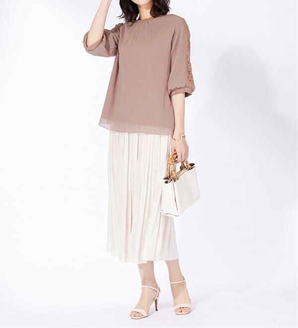 BELLUNA（ベルーナ）の「花柄レースシフォン重ねプルオーバー（カットソー）」｜詳細画像