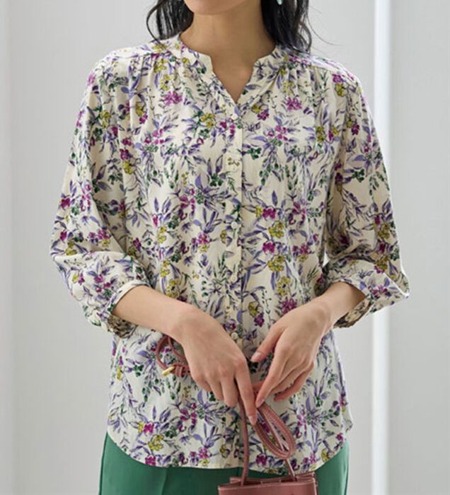 シャツ ブラウス レーヨン素材ギャザーデザインブラウス 花柄 上品 高級感 L レーヨン素材ギャザーデザインブラウス - ベルーナ公式
