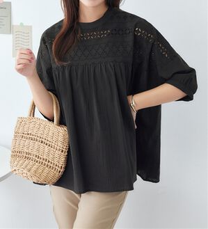 Viola e Viola（ヴィオラ エ ヴィオラ）の「【インド綿】フロントヨーク刺繍ブラウス（ブラウス）」｜ブラック