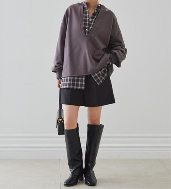 RANAN（ラナン）の「裏起毛Ｖネックロゴ刺しゅうスウェット（トレーナー・スウェット）」｜詳細画像