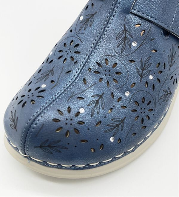 BELLUNA（ベルーナ）の「幅広柔らか素材のベルトポイントミュール（サンダル・ミュール）」｜詳細画像